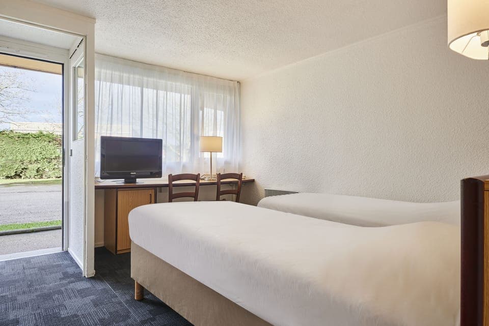 Standard Room, 2 Twin Beds | Premium bedding, desk, blackout drapes, soundproofing