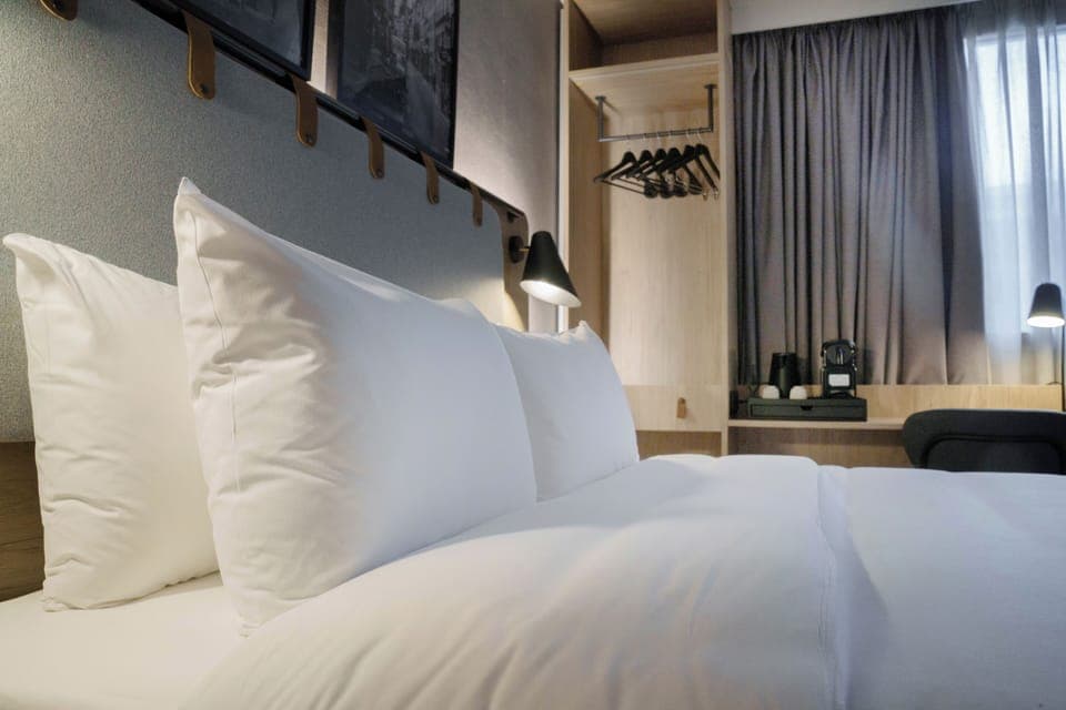 Superior Room, 1 King Bed | Premium bedding, individually furnished, desk, laptop workspace