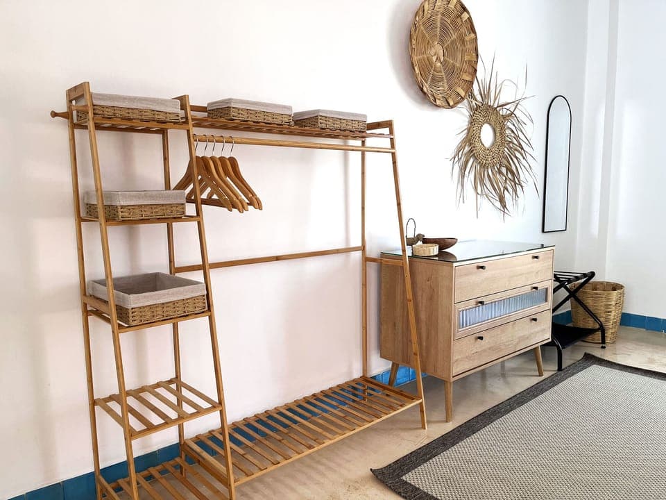 Laptop workspace, free WiFi, bed sheets