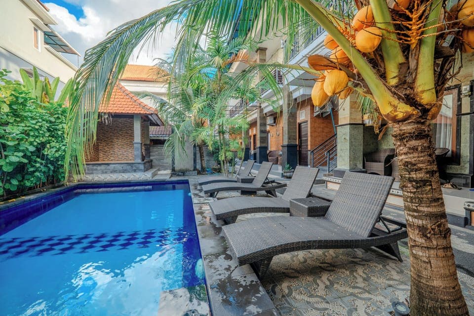 Outdoor pool, sun loungers