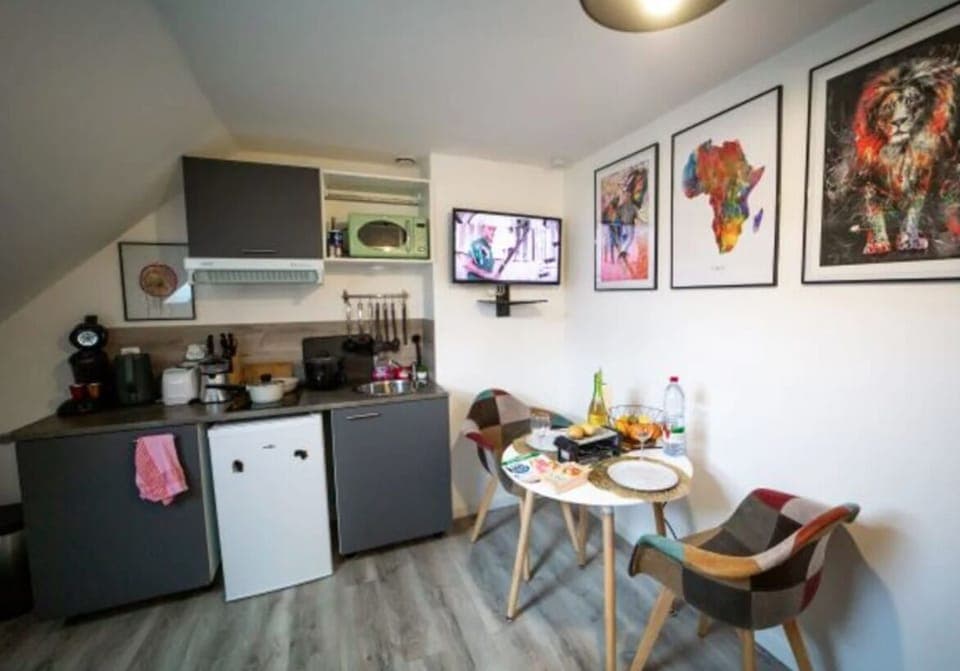 Stovetop, toaster, blender, eco-friendly cleaning products