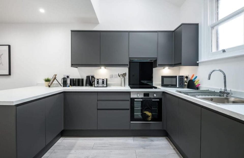 House, 4 Bedrooms | Private kitchen