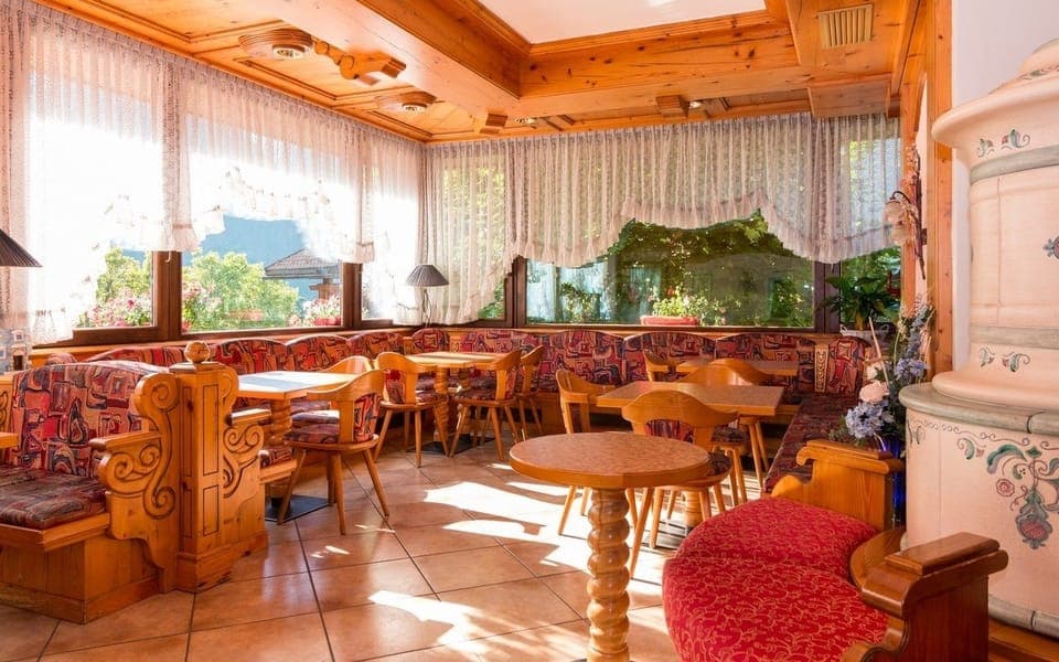 Lunch and dinner served