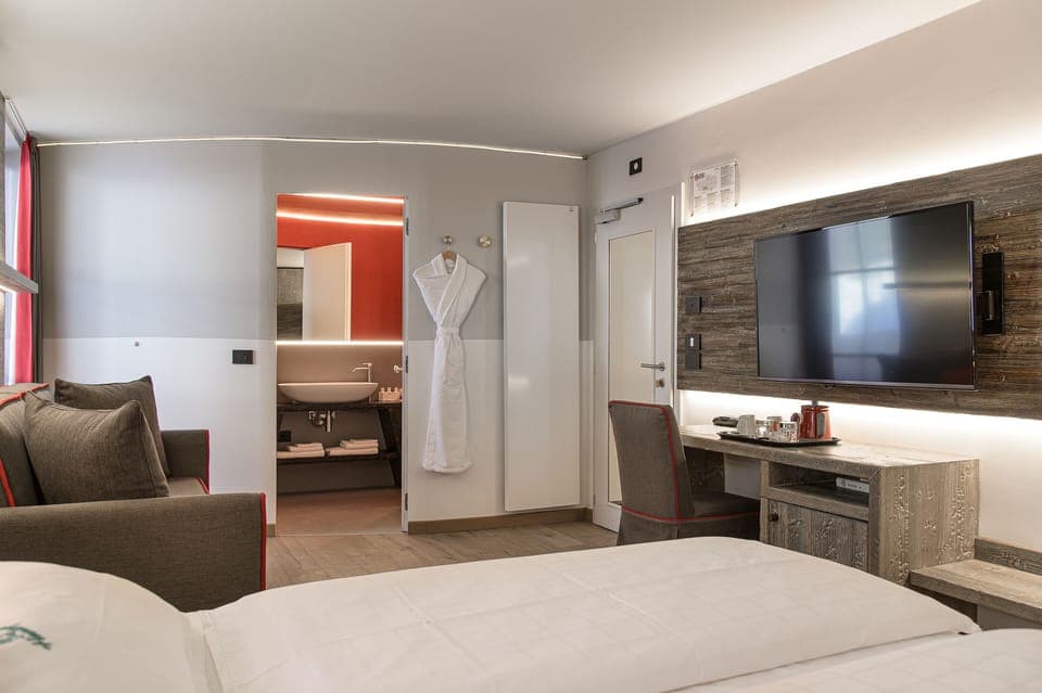 Luxury Double Room | Premium bedding, minibar, in-room safe, desk