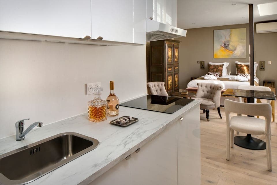 CLEMENT VII Spa & Fitness with Balcony and access to the roof terrace | Private kitchen | Mini-fridge, microwave, oven, stovetop