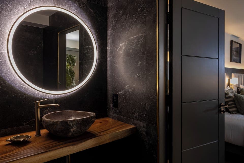 Luxury Suite, 1 King Bed | Bathroom | Hair dryer, towels, soap, shampoo