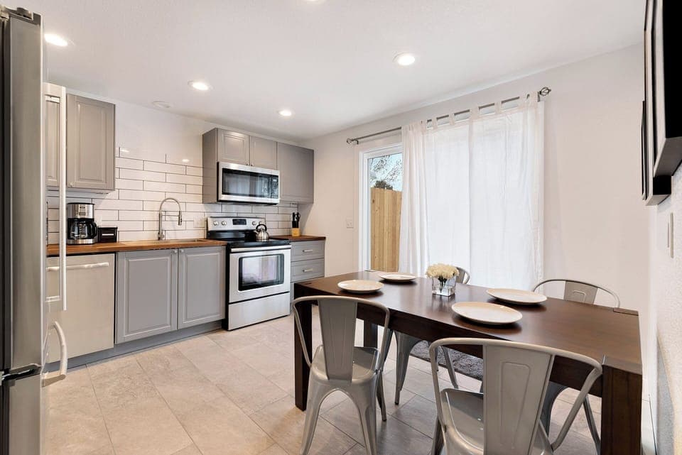 Townhome, Multiple Beds, Patio, Garden View | Private kitchen | Fridge, microwave, oven, stovetop