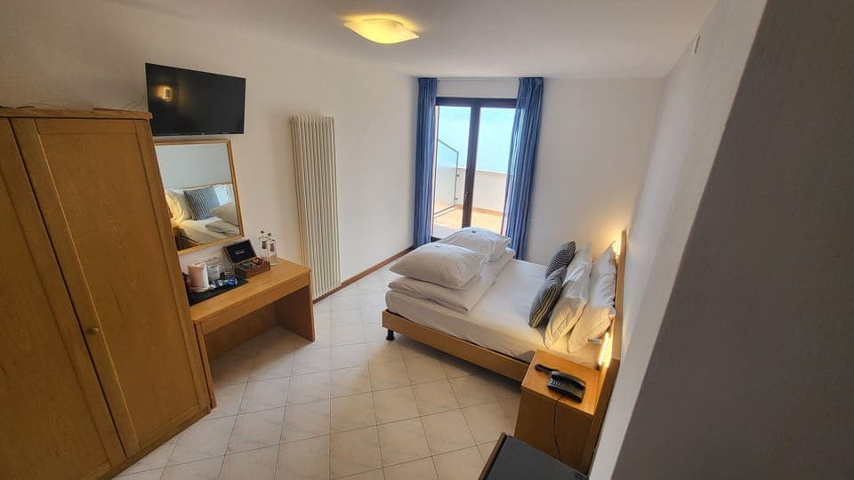 Superior Double Room, Balcony, Lake View | Desk, free WiFi