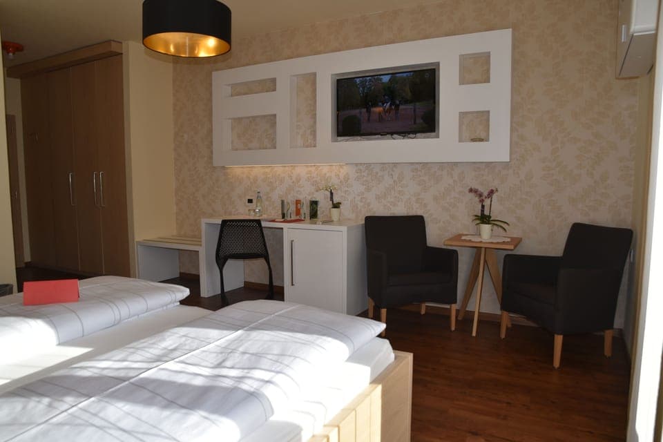 Deluxe Double Room, Refrigerator, Courtyard View | Room amenity