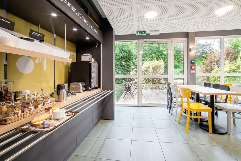 Daily buffet breakfast for a fee