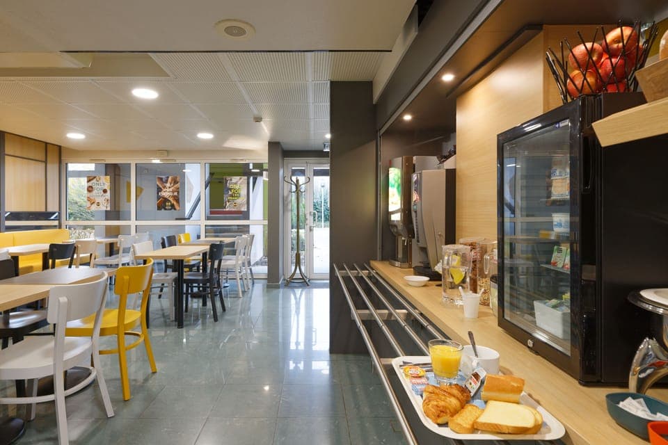 Daily buffet breakfast for a fee