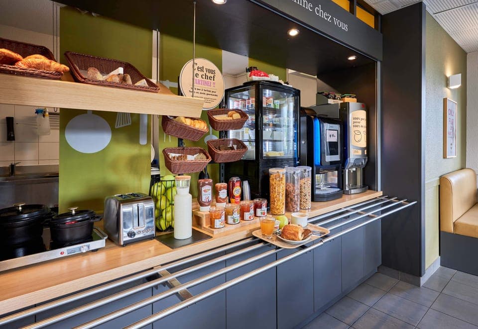 Daily buffet breakfast for a fee