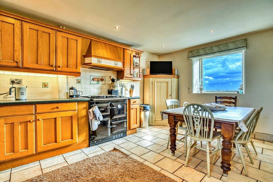 Cottage | Private kitchen | Highchair