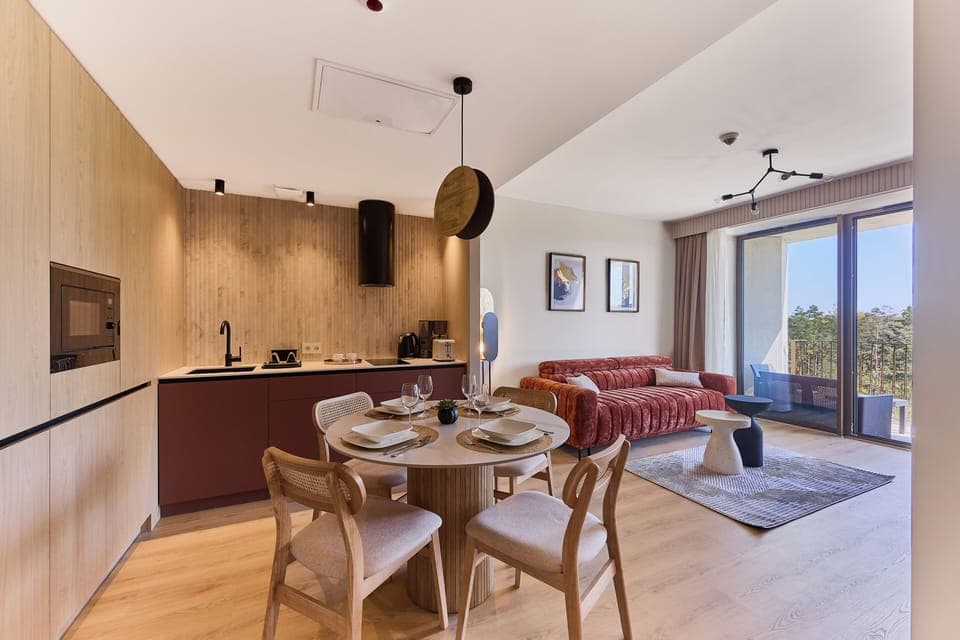 Luxury Apartment, Balcony, Park View | Living area