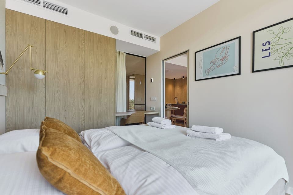 Luxury Apartment, Balcony, Park View | 1 bedroom, iron/ironing board, free WiFi