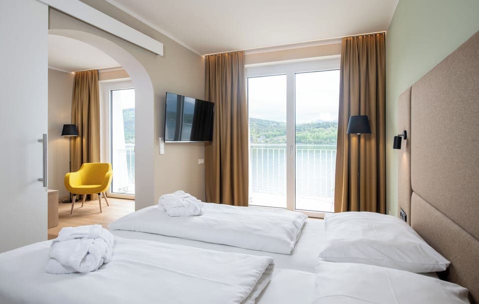 Junior Suite | Hypo-allergenic bedding, minibar, in-room safe, desk