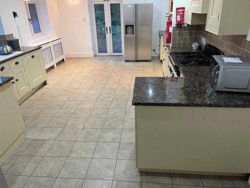 House | Private kitchen | Fridge, microwave, oven, stovetop