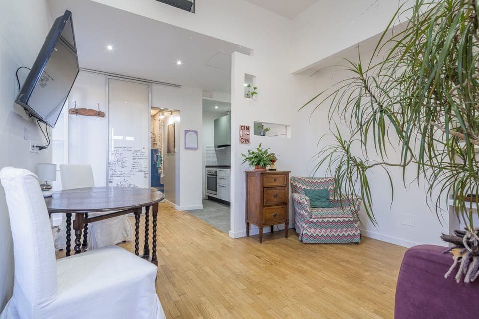 Apartment, Patio | Living area | 32-inch flat-screen TV with cable channels