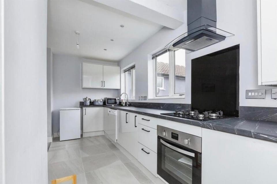 House | Private kitchen | Fridge, microwave, oven, stovetop