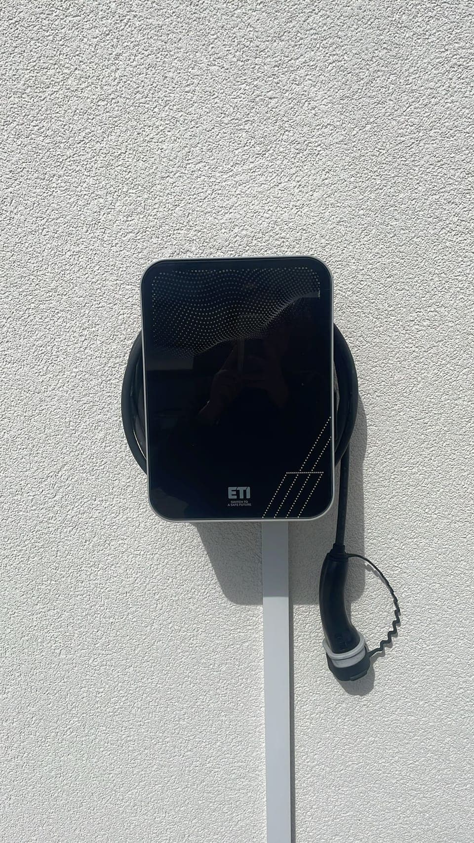Electric vehicle charging station