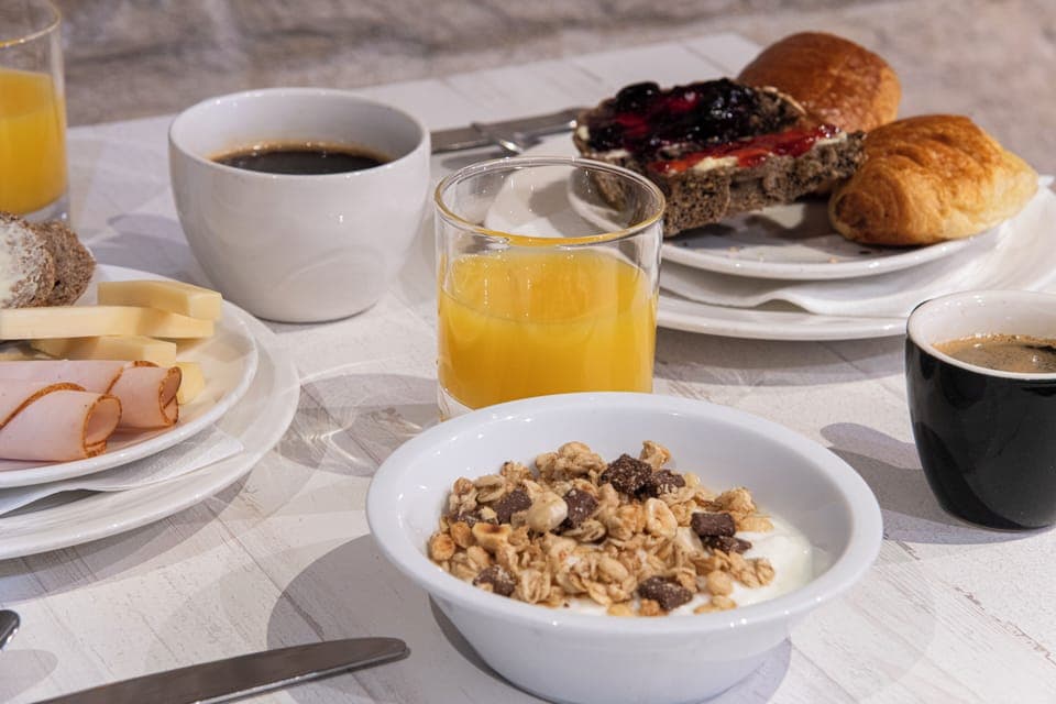 Daily buffet breakfast (EUR 11 per person)
