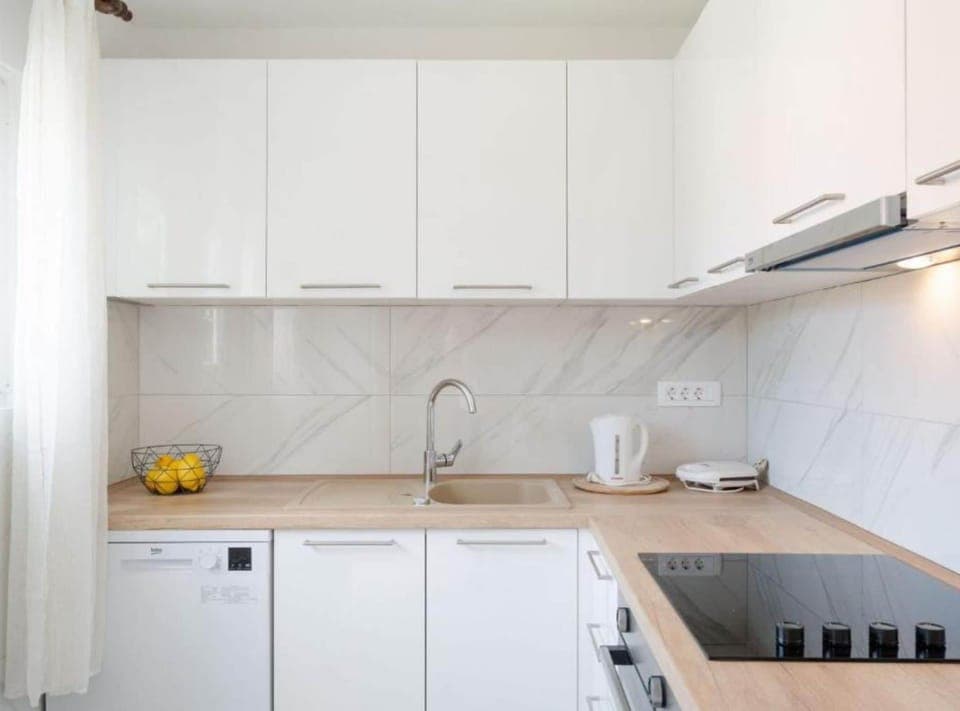 House (Holiday Home Seafront Oleandar) | Private kitchen | Fridge