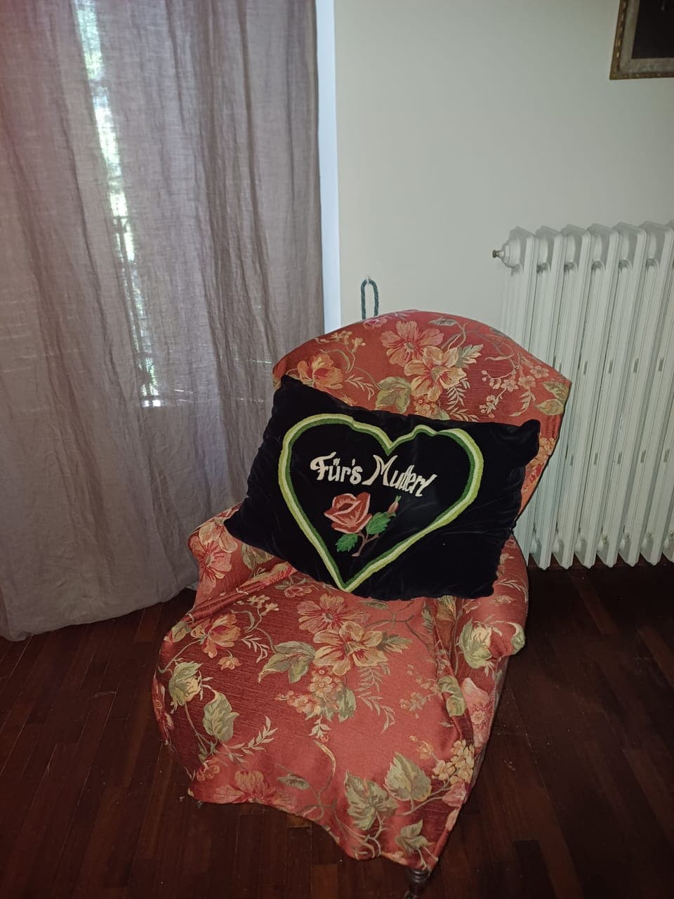 Comfort Apartment | Blackout drapes, free WiFi, bed sheets