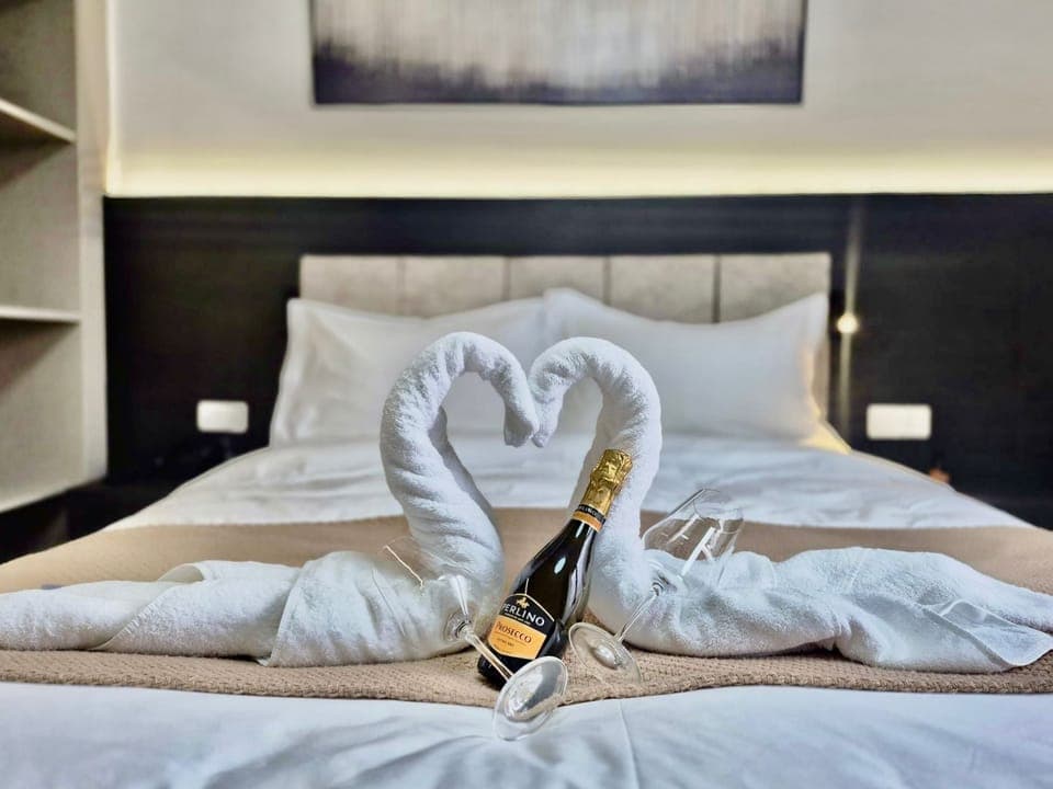 In-room safe, desk, laptop workspace, free WiFi