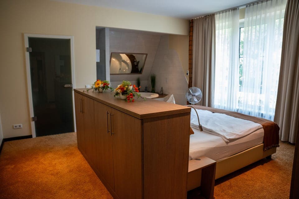 Deluxe Suite, Accessible, Ensuite | In-room safe, desk, laptop workspace, blackout drapes