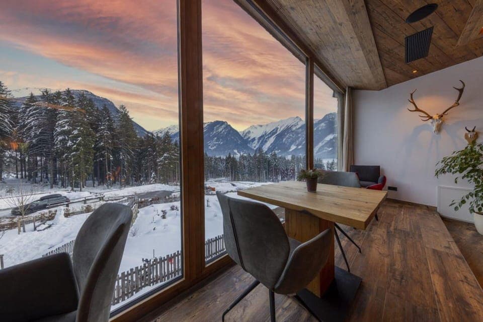 Chalet | Dining