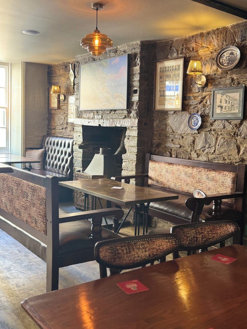 Breakfast, lunch and dinner served