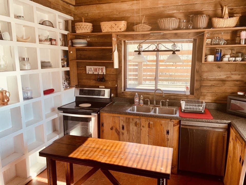 Superior Suite, 2 Bedrooms, Mountain View | Private kitchen