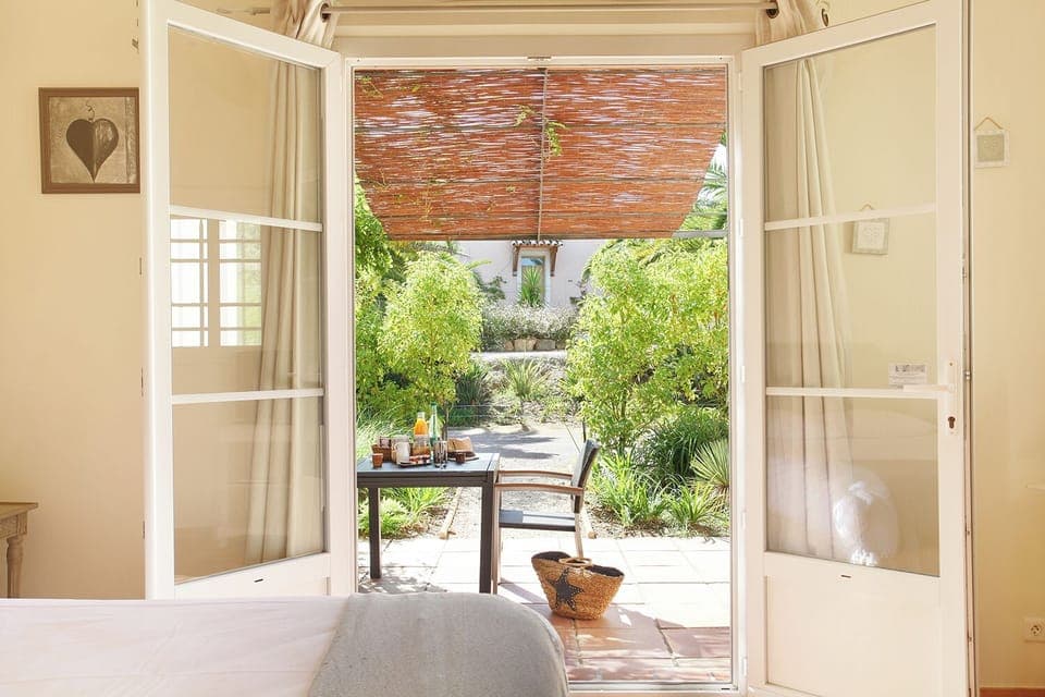 Classic Studio, Garden View | In-room safe, individually decorated, individually furnished