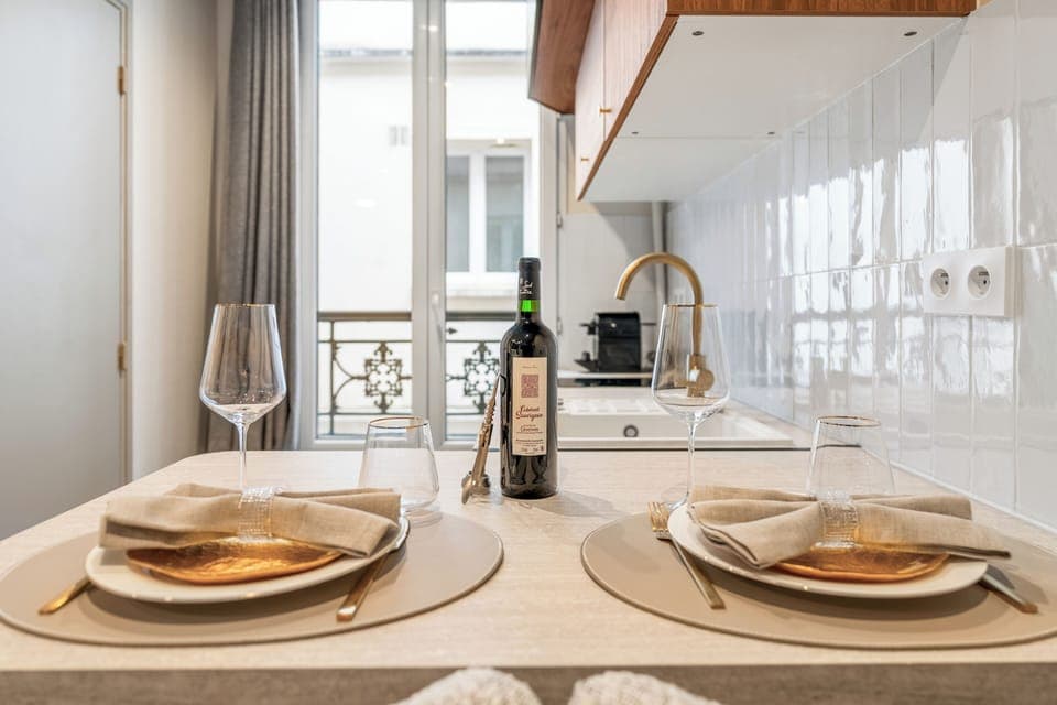 Premium Studio | Dining room