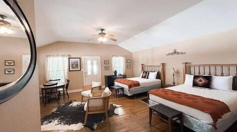 Iron/ironing board, free WiFi