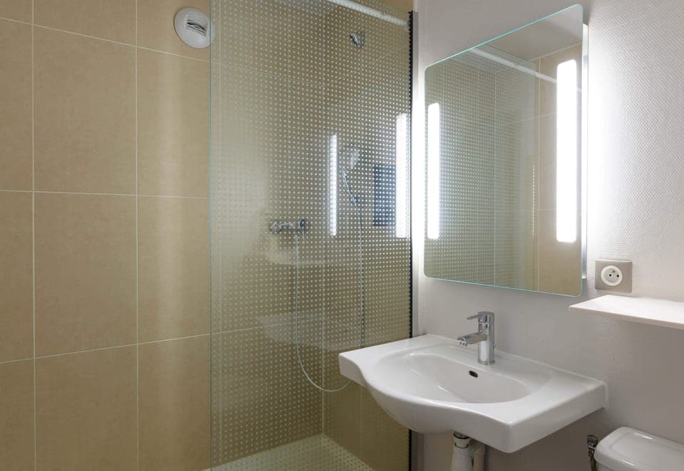 Shower, free toiletries, hair dryer, towels