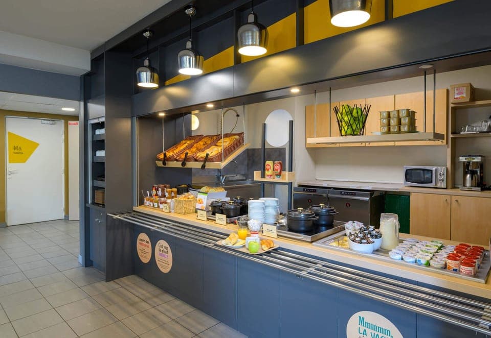 Daily buffet breakfast for a fee