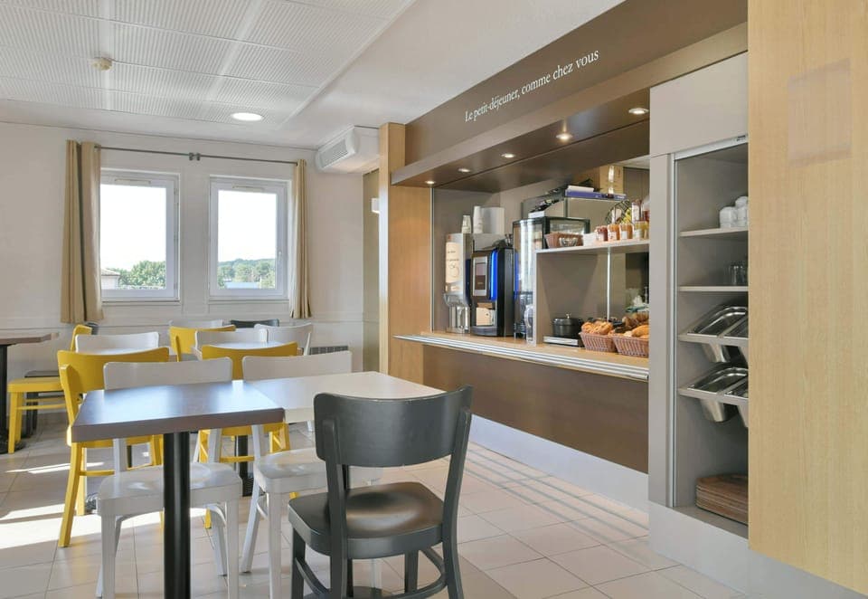 Daily buffet breakfast for a fee