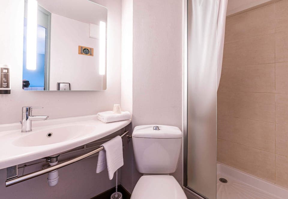 Shower, free toiletries, hair dryer, towels