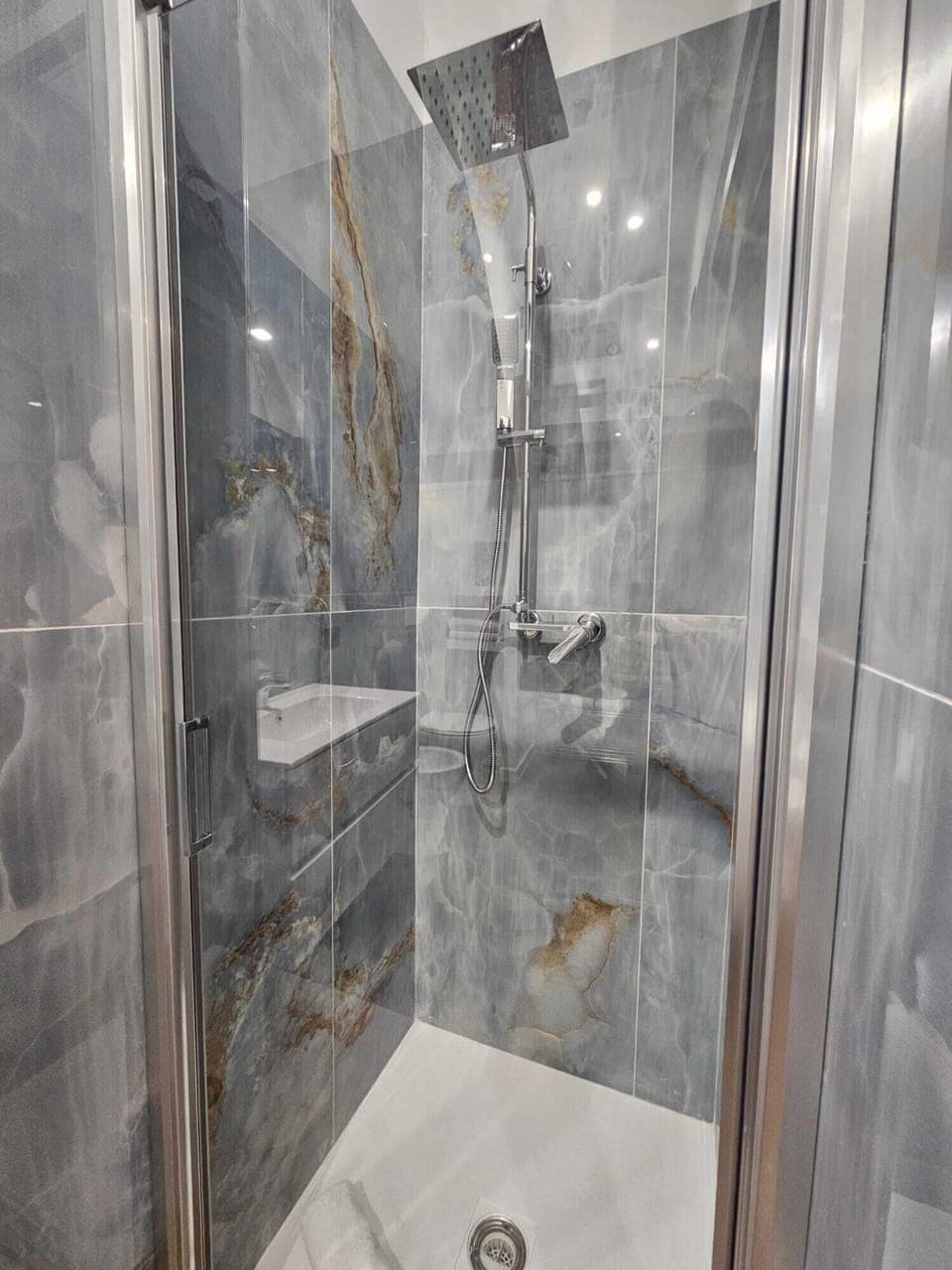 Desk, laptop workspace, free WiFi