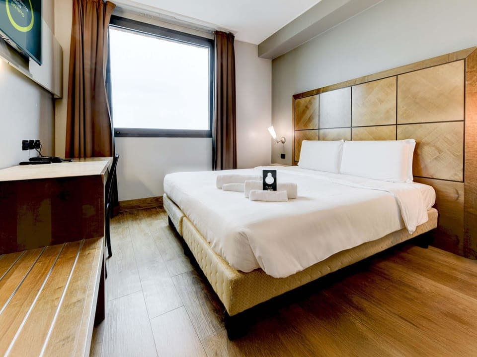 In-room safe, desk, soundproofing, free WiFi