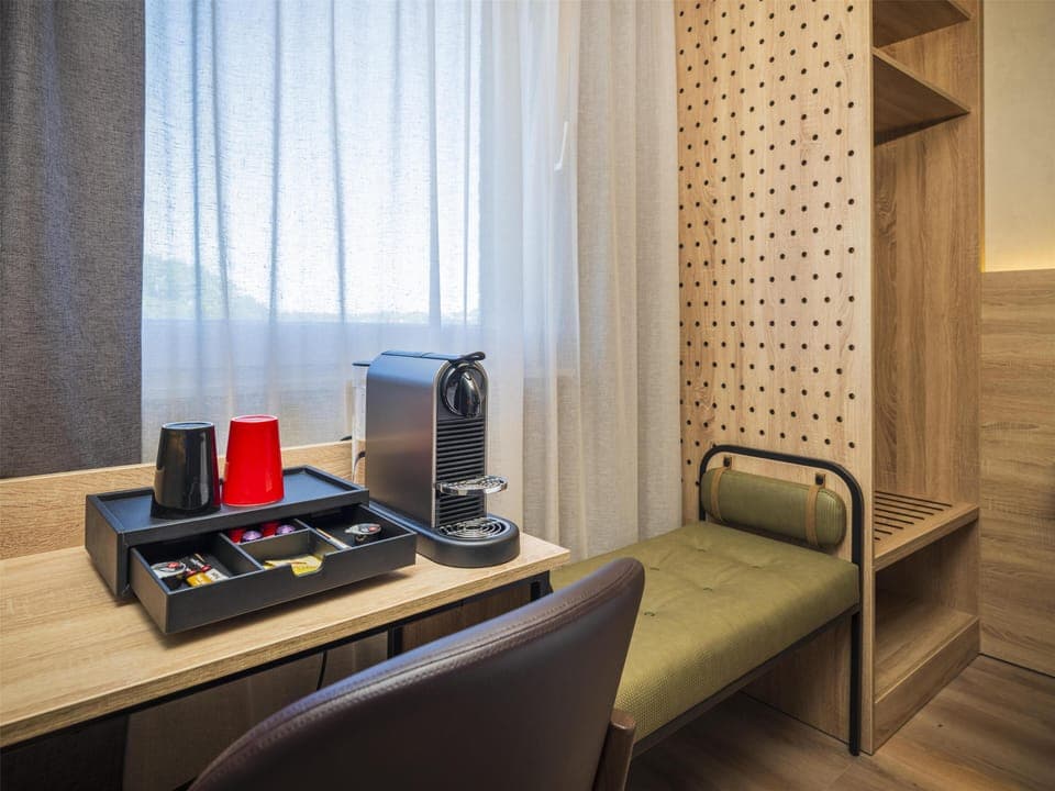 Superior Room, 1 King Bed | Room amenity