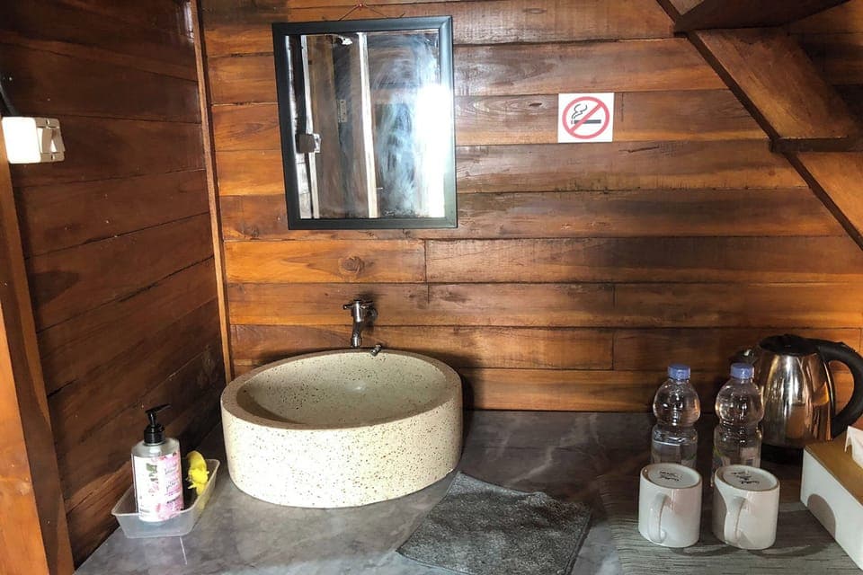 Standard Cabin | Bathroom | Shower, free toiletries, towels