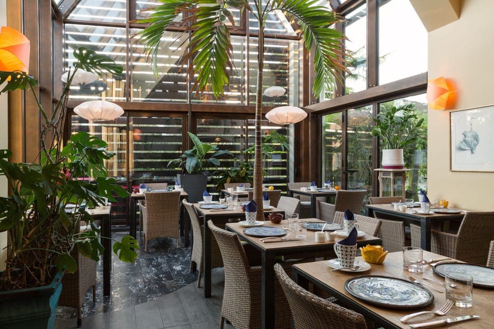 Lunch and dinner served