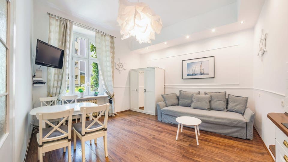 Apartment (1A) | Living area | Flat-screen TV