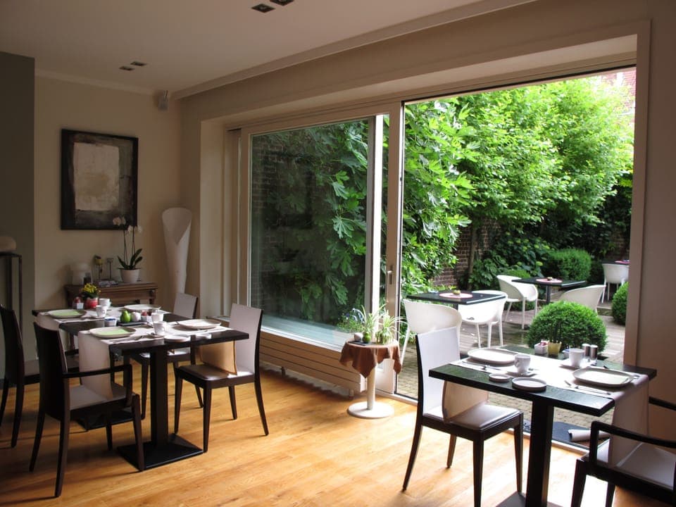 Daily full breakfast (EUR 12 per person)