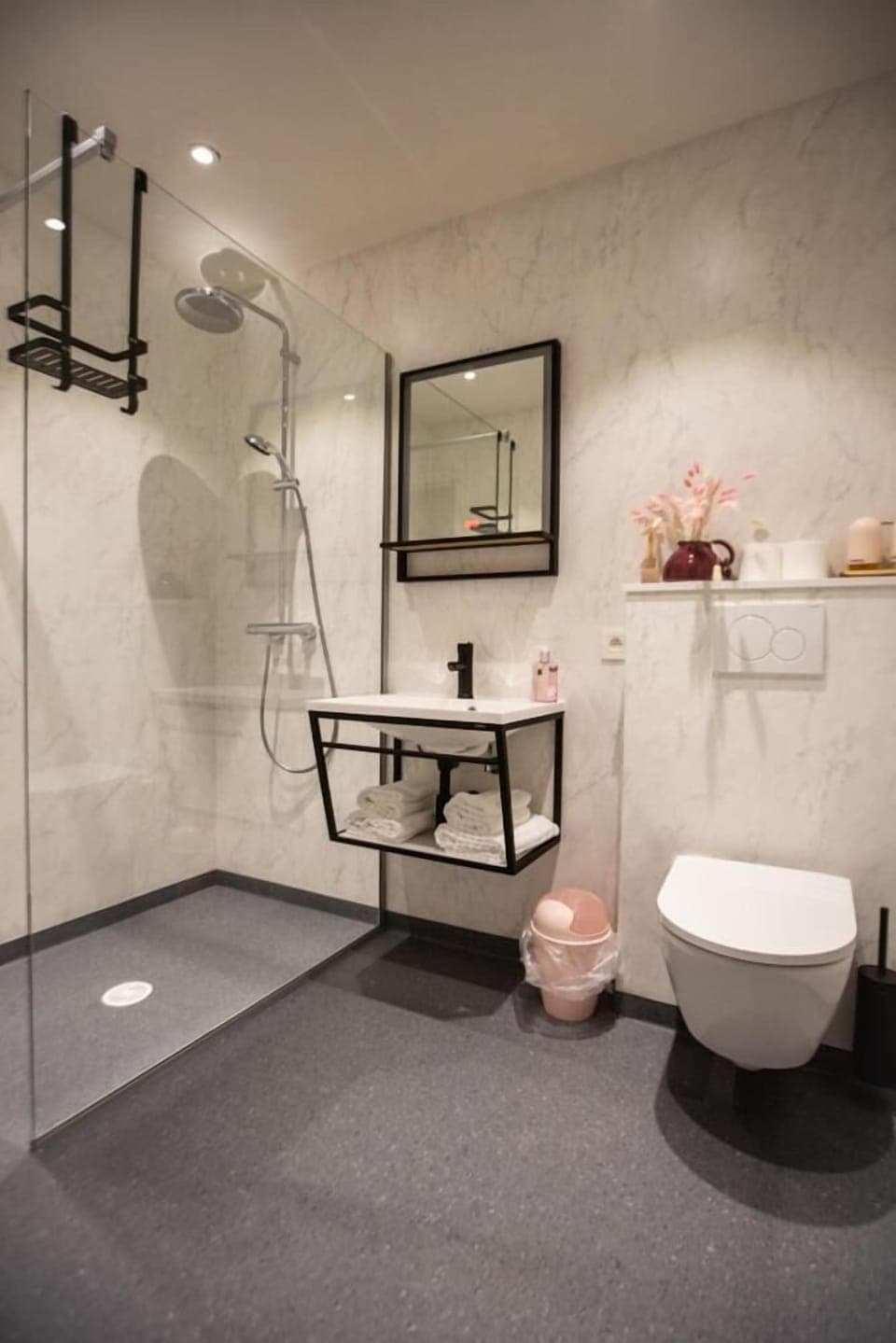 Rainfall showerhead, eco-friendly toiletries, towels