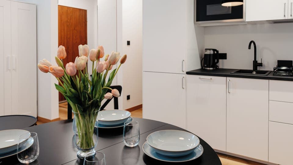 Apartment (1 A) | Private kitchen | Fridge, stovetop, electric kettle, cookware/dishes/utensils