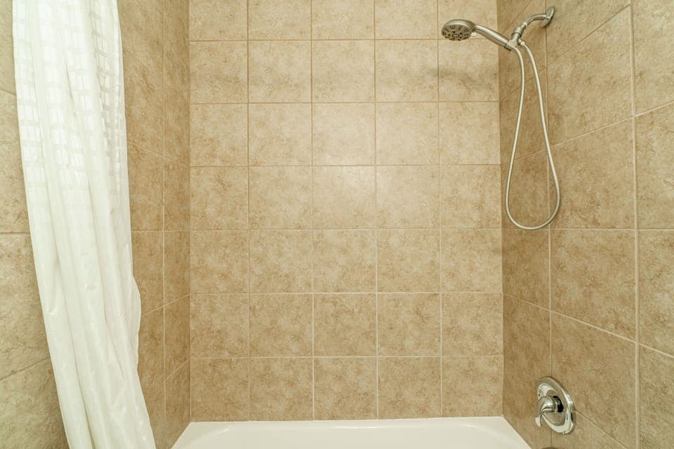 Room, 1 Queen Bed, Non Smoking | Bathroom | Towels