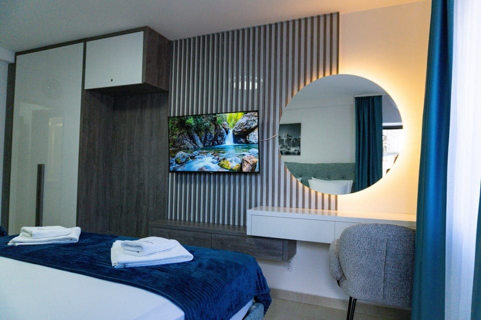 Deluxe Triple Room, Balcony, City View | Desk, free WiFi